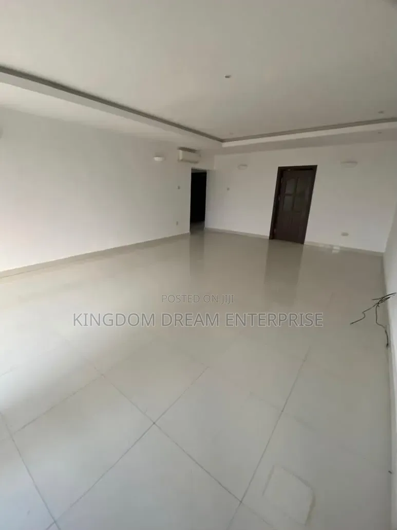 3bdrm Penthouse in Lekki Phase 1 Lagos for rent