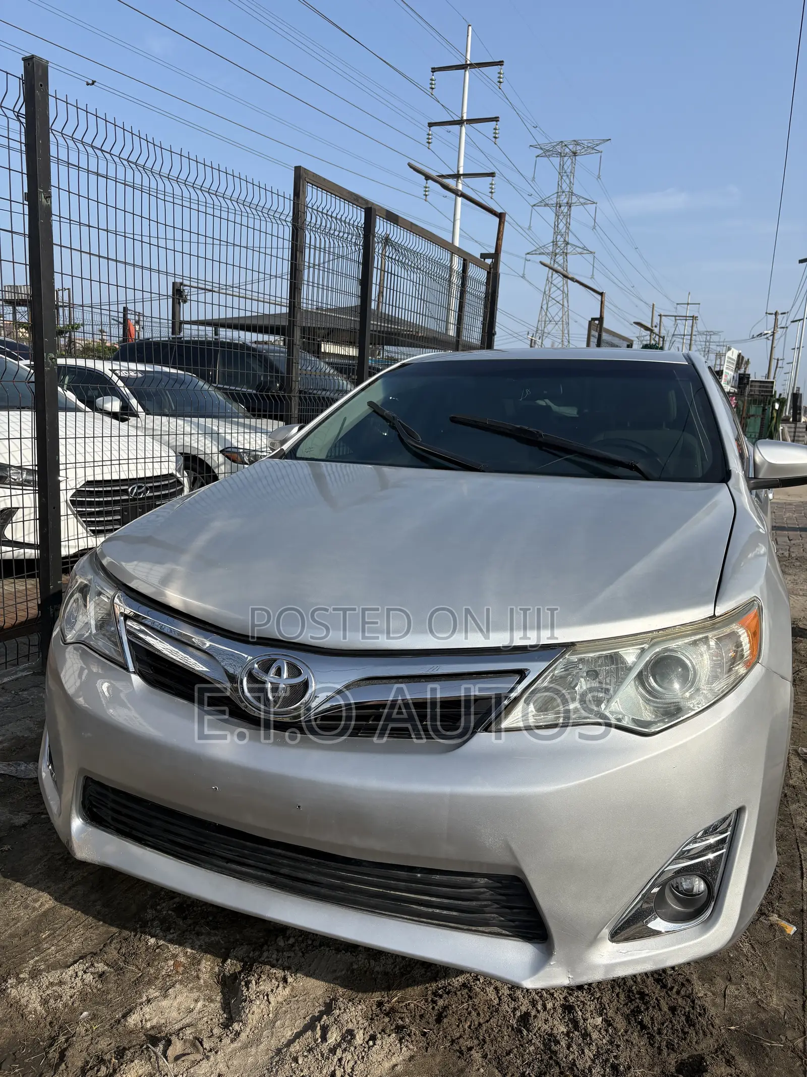 Toyota Camry XLE V6 4dr Sedan (3.5L 6cyl 6A) 2012 Silver