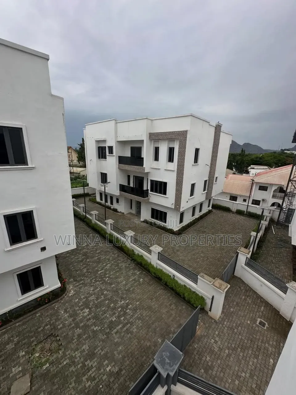 8bdrm Mansion in Asokoro Main for sale