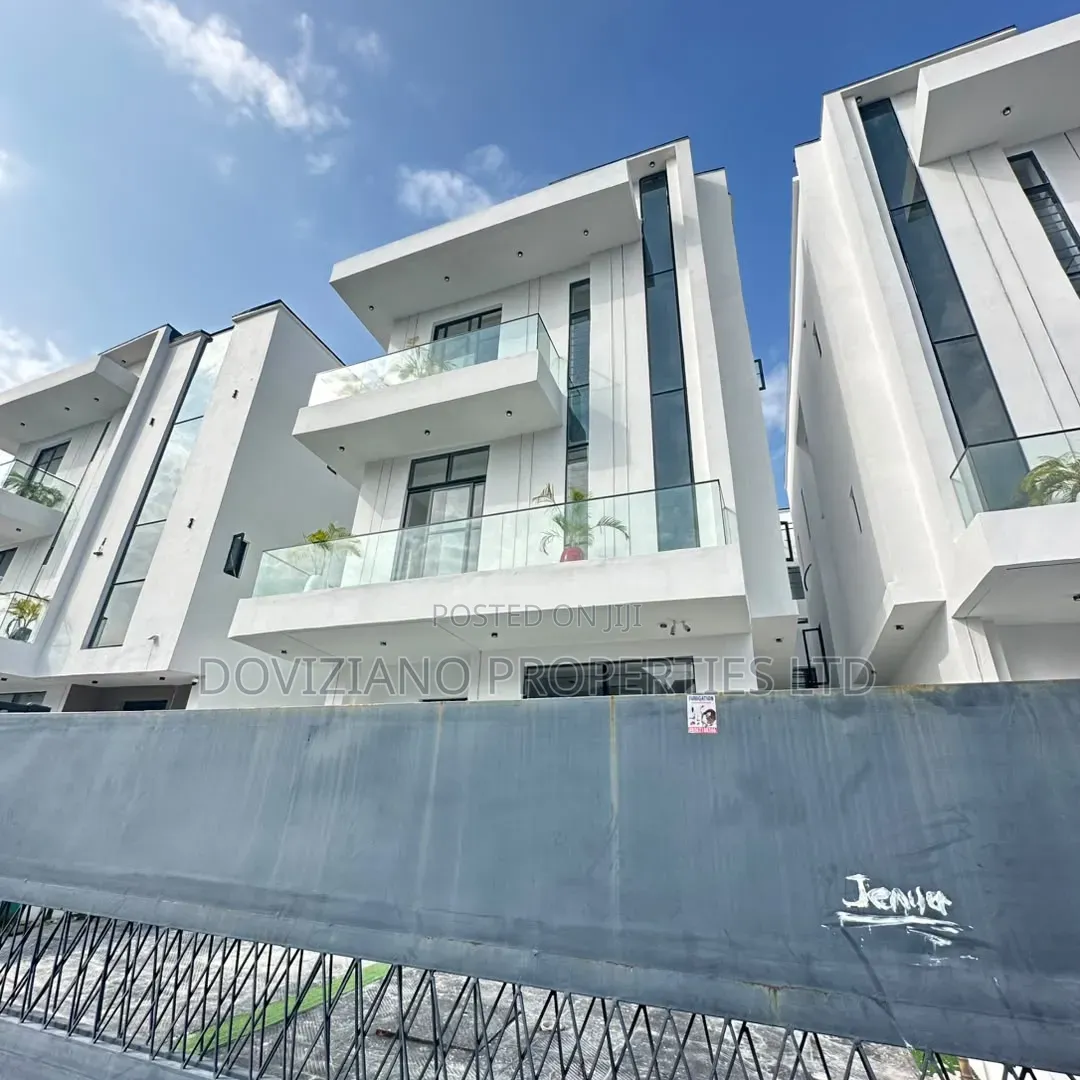 5bdrm Duplex in Ikota for sale