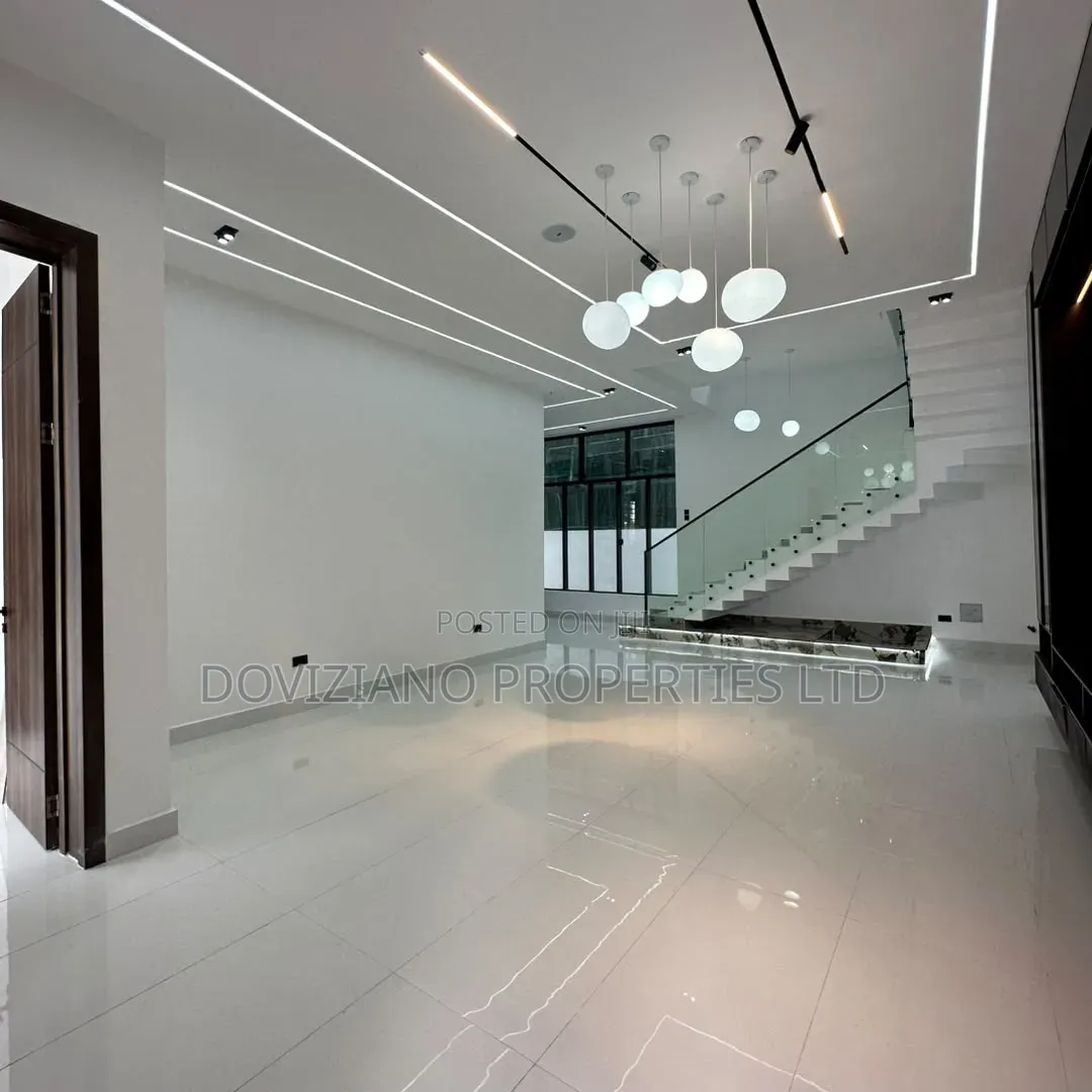 4bdrm Duplex in Ikota for sale