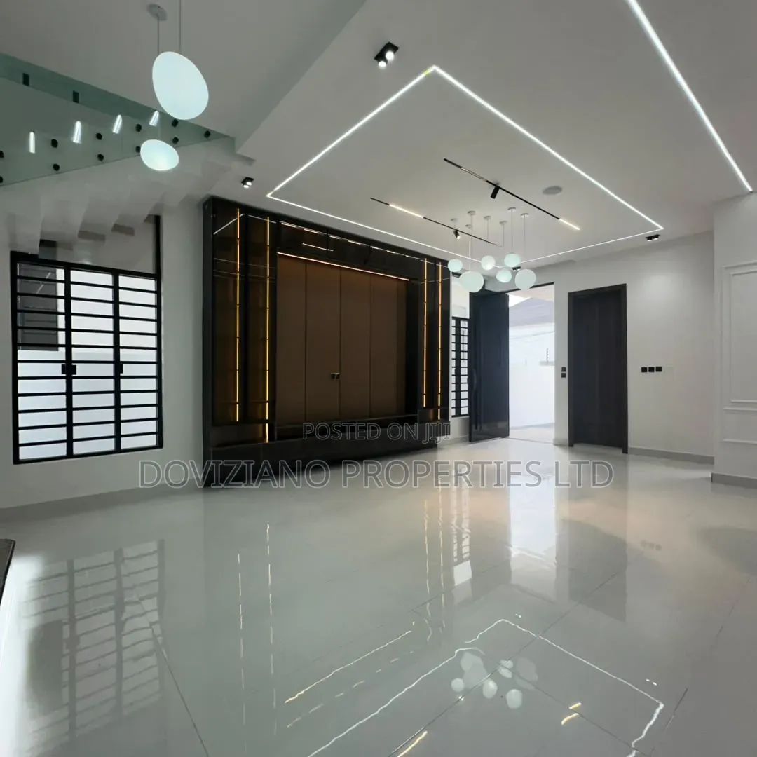4bdrm Duplex in Ikota for sale