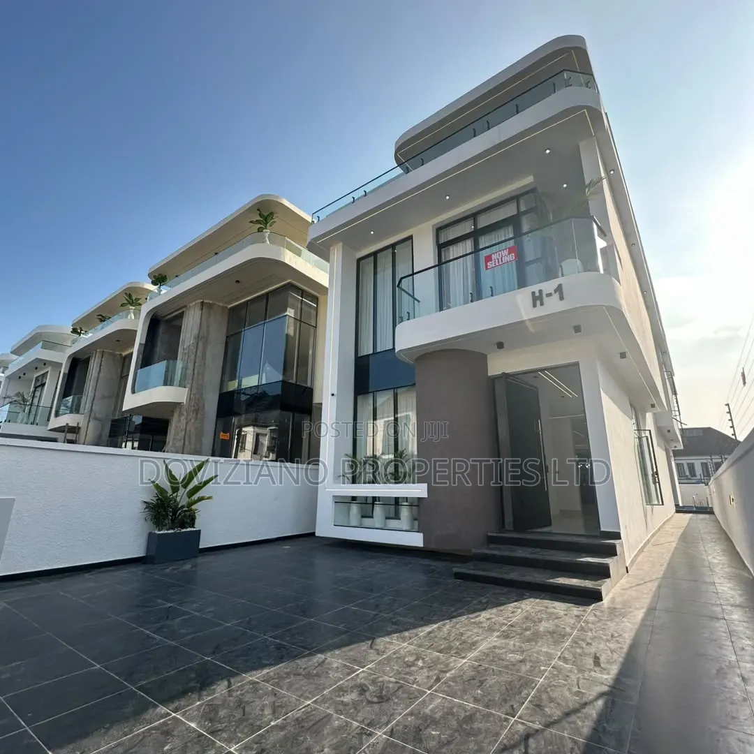 5bdrm Duplex in Ikota for sale