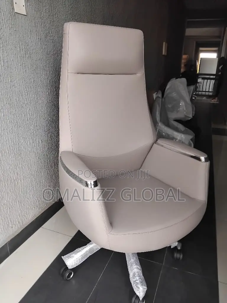 Big Dreamy Swivel Chair