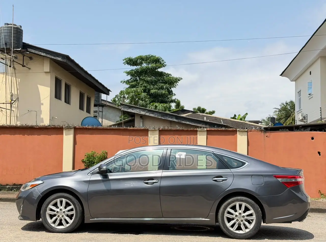 Toyota Avalon XLE Premium Sedan FWD (3.5L 6cyl 6A) 2013 Green