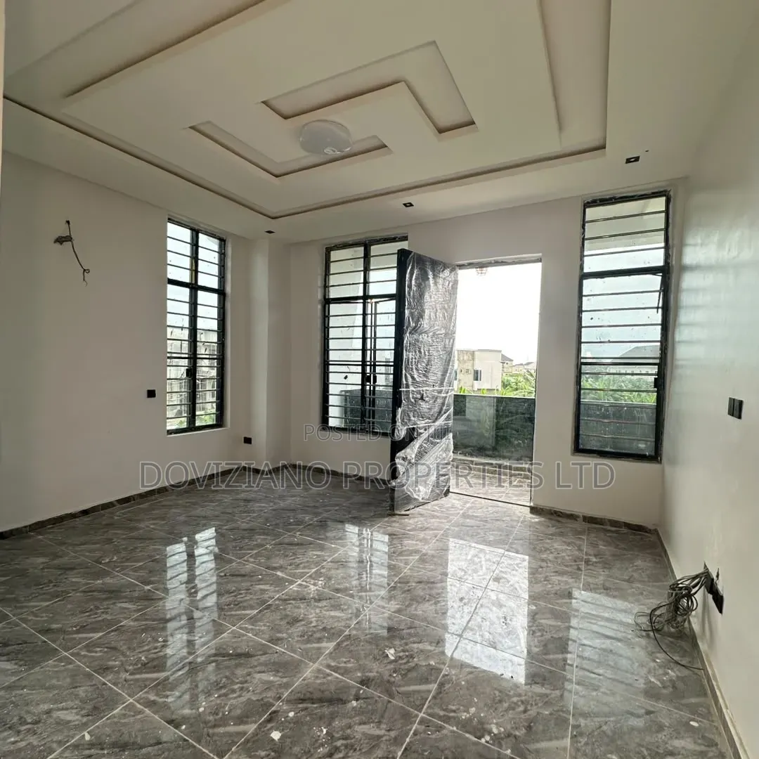 5bdrm Duplex in Sangotedo for sale