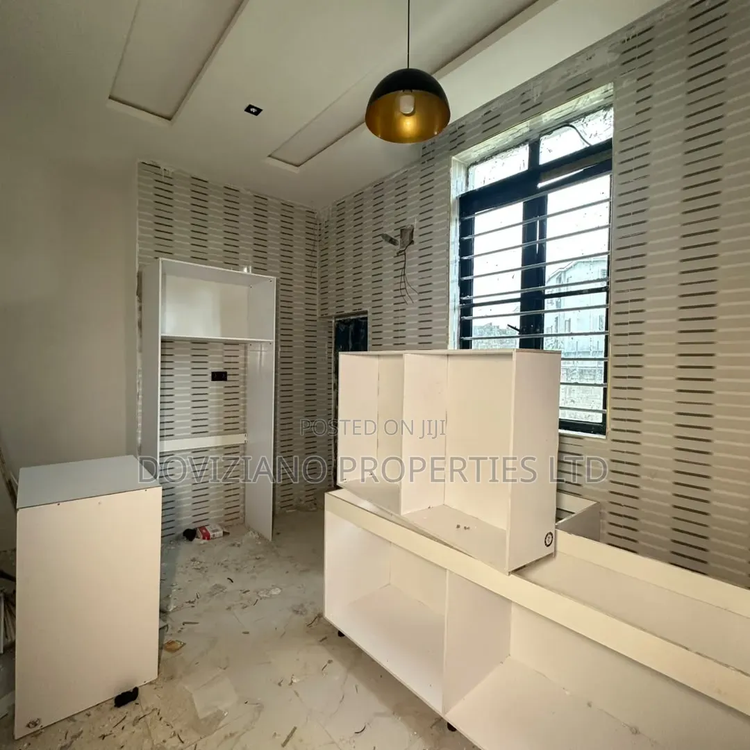 5bdrm Duplex in Sangotedo for sale