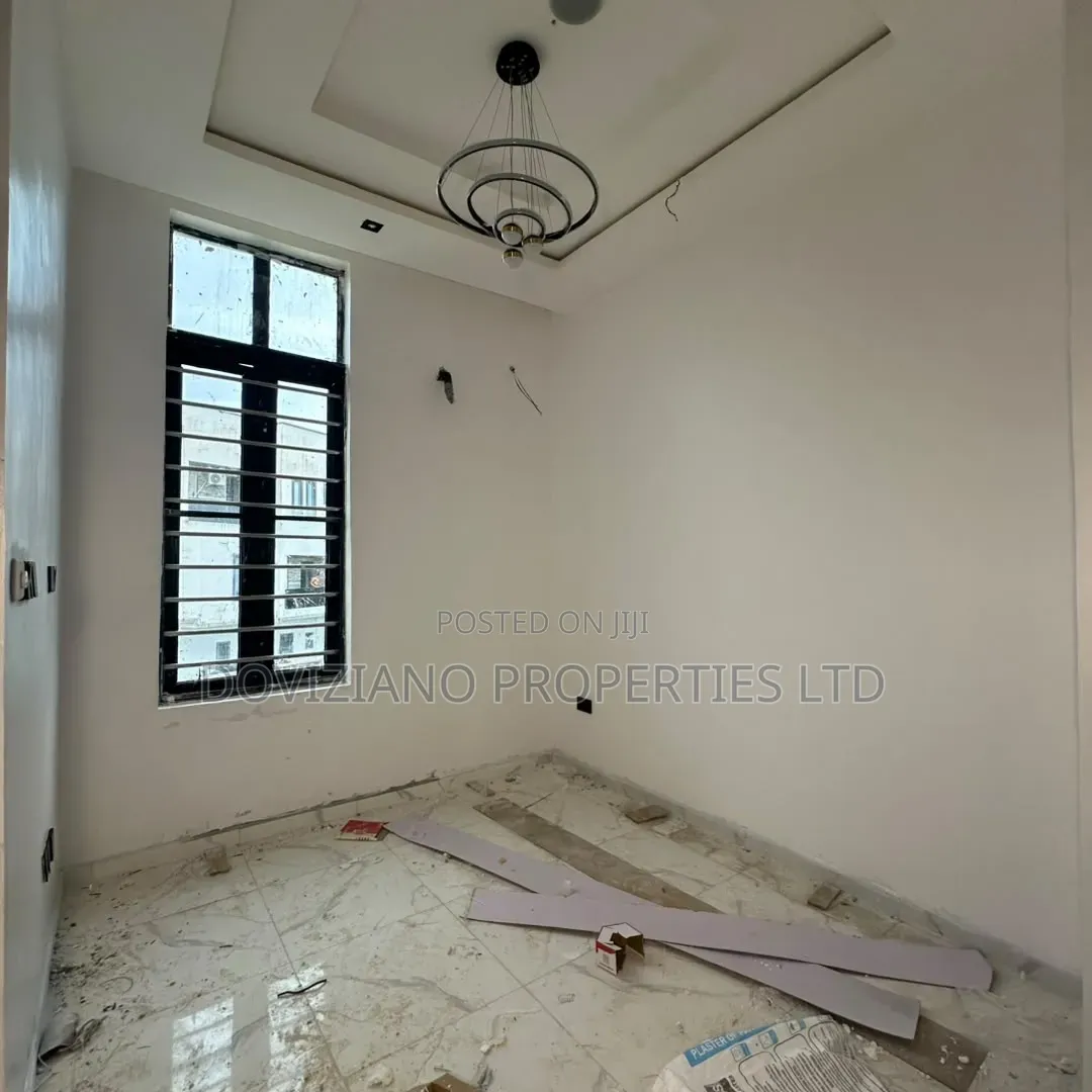 5bdrm Duplex in Sangotedo for sale