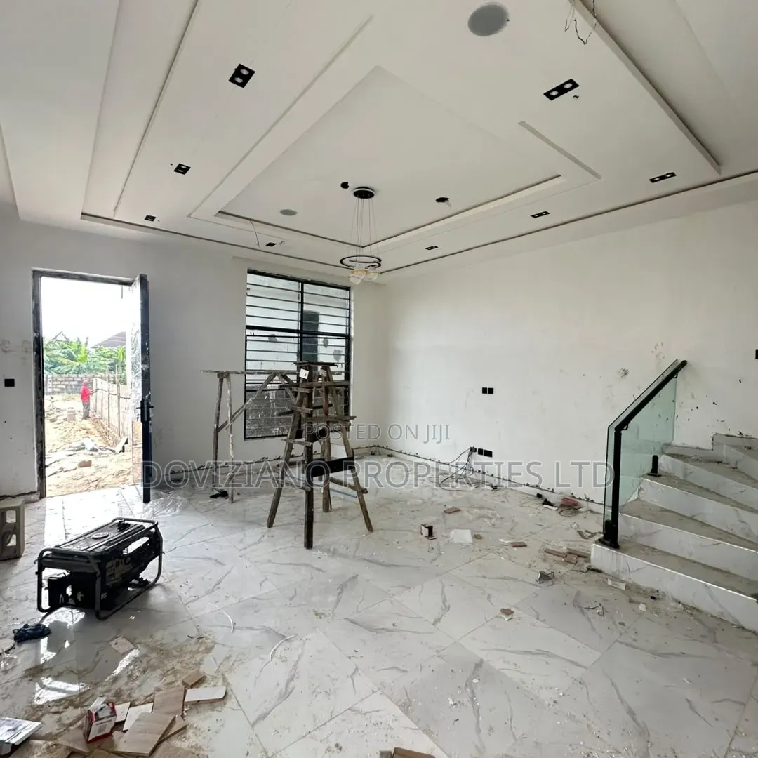 5bdrm Duplex in Sangotedo for sale