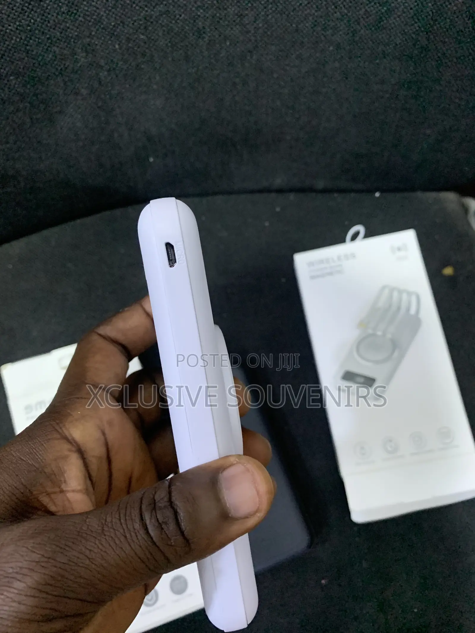 10000mAh Fast Charging Wireless Power Bank With Digital Power Display
