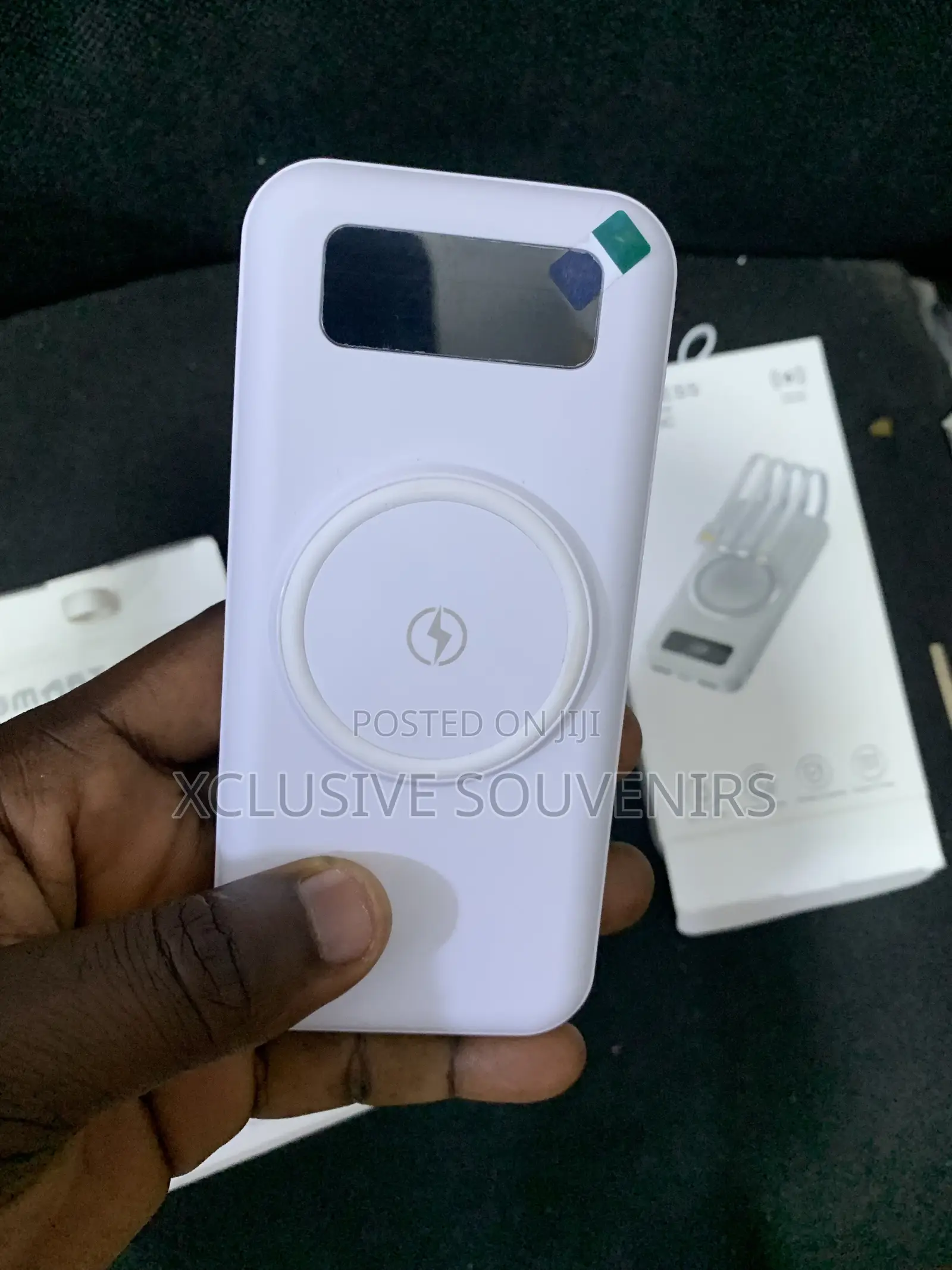 10000mAh Fast Charging Wireless Power Bank With Digital Power Display