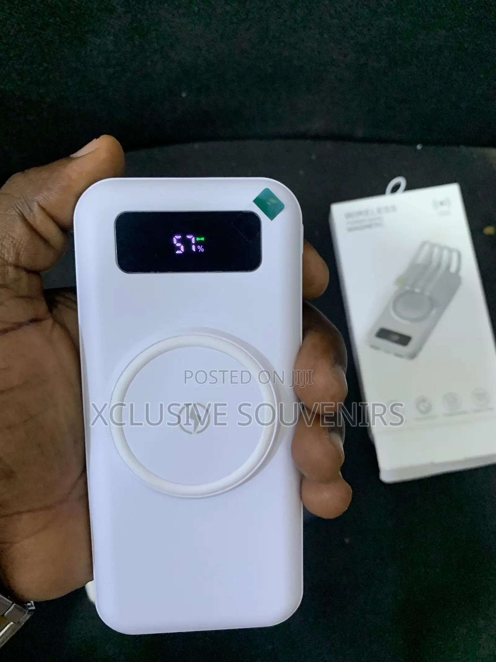 10000mAh Fast Charging Wireless Power Bank With Digital Power Display