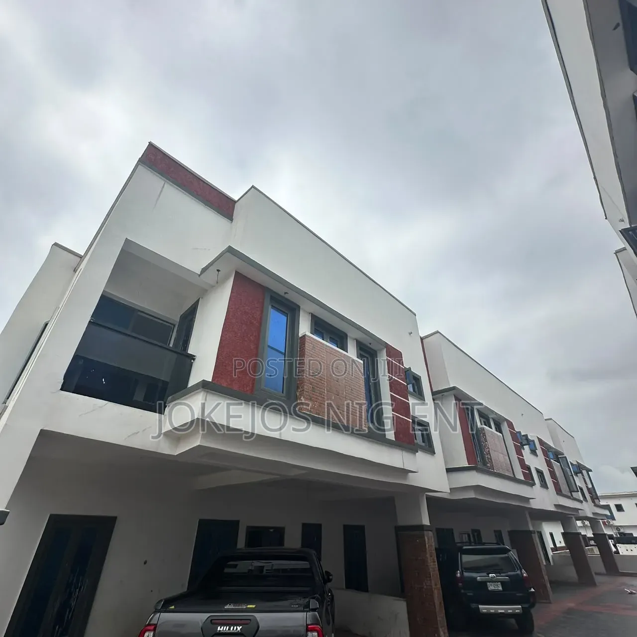 4bdrm Townhouse/Terrace in Orchid Road Ocean, Lafiaji for Sale