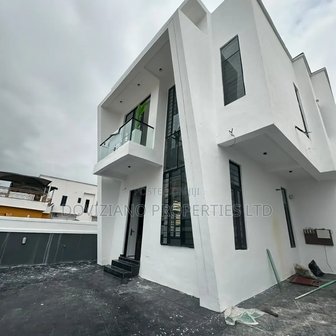 5bdrm Duplex in Sangotedo for sale