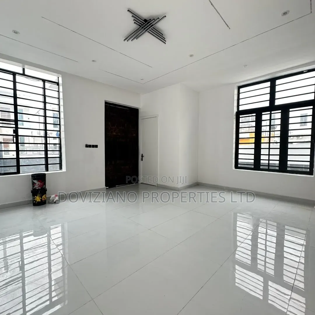 5bdrm Duplex in Sangotedo for sale