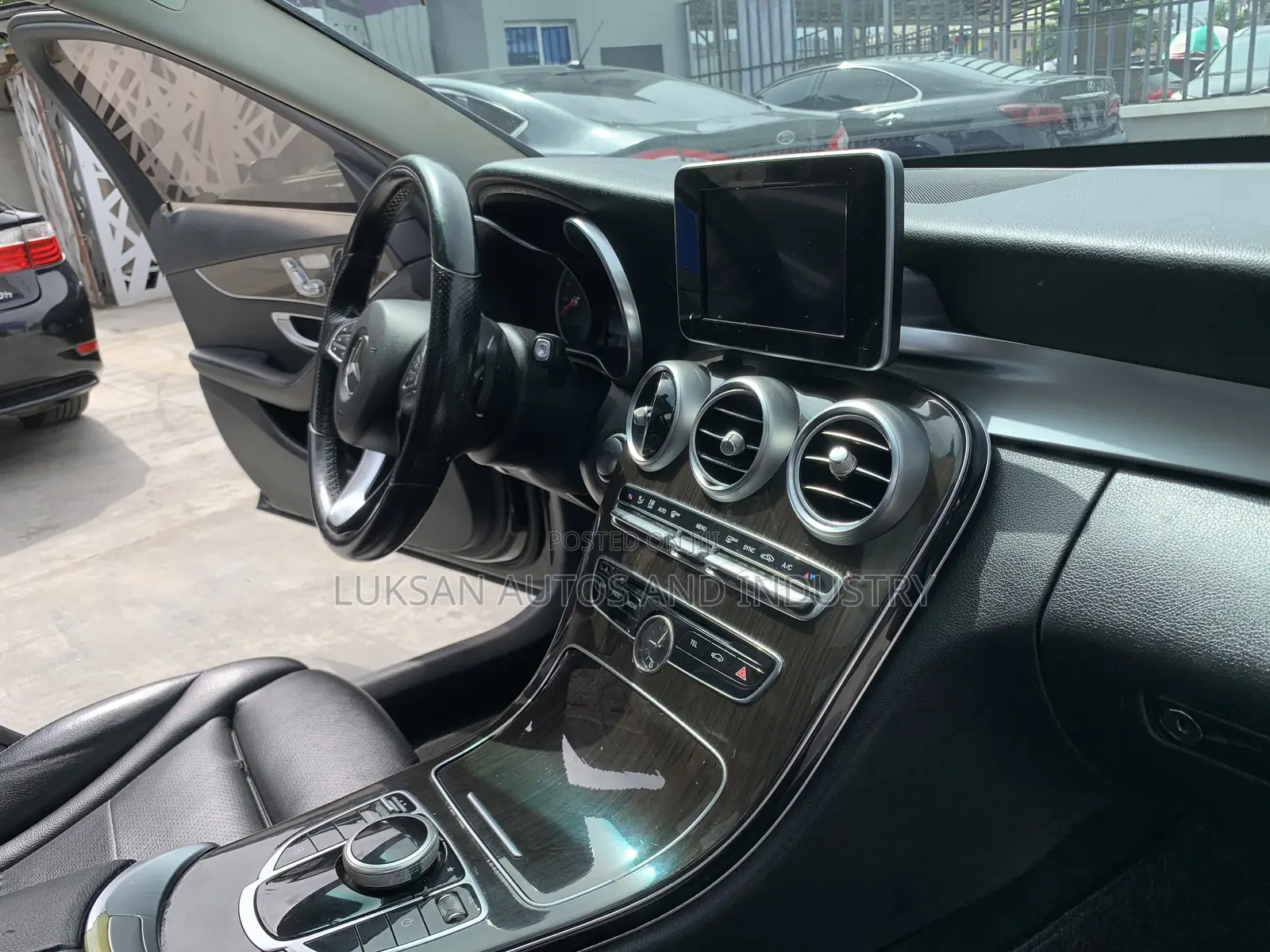 Mercedes-Benz C300 Luxury 4matic Sedan AWD (2.0L 4cyl 7A) 2017 Black