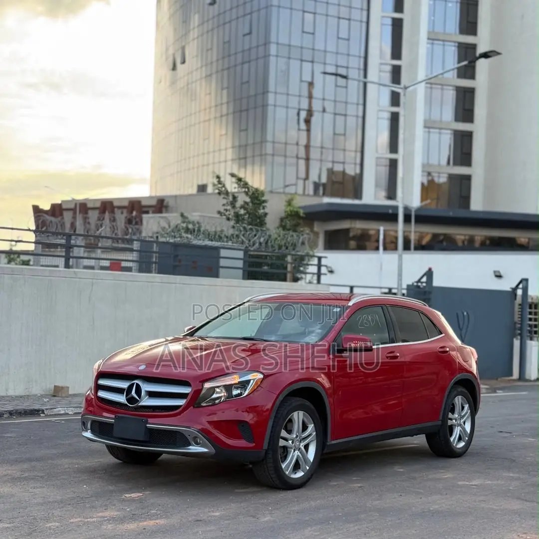 Mercedes-Benz GLA 250 2015 Red