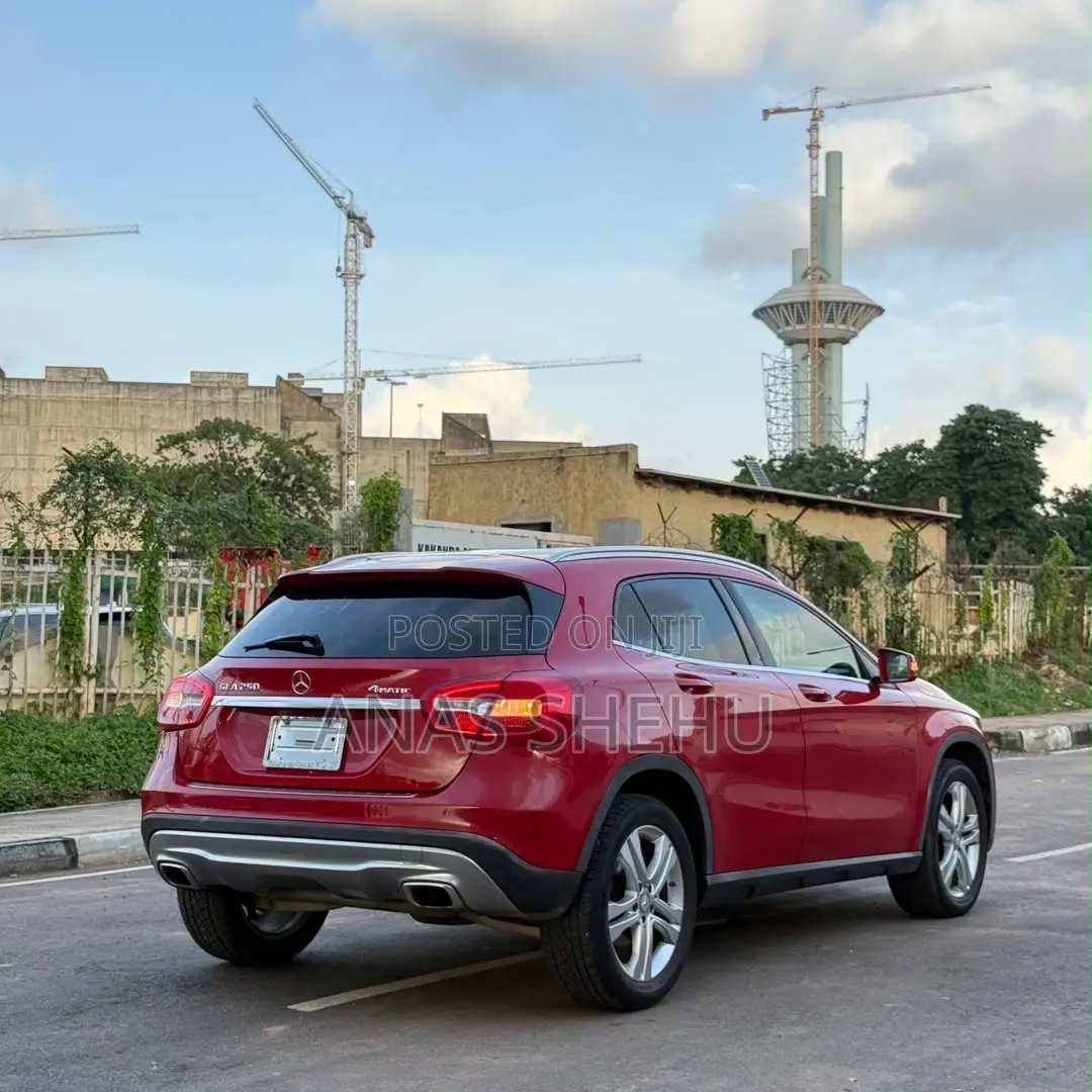 Mercedes-Benz GLA 250 2015 Red