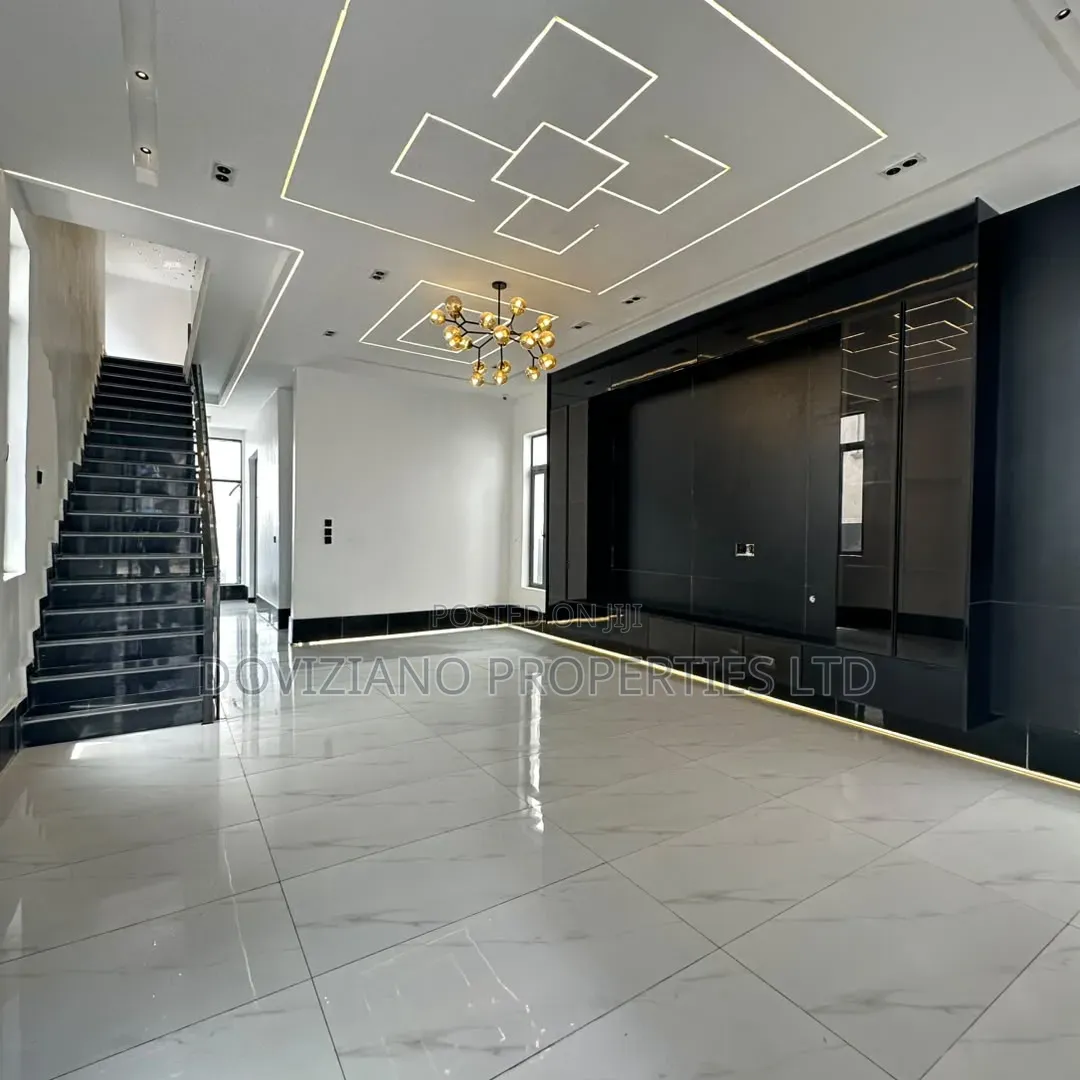 5bdrm Duplex in Sangotedo for sale
