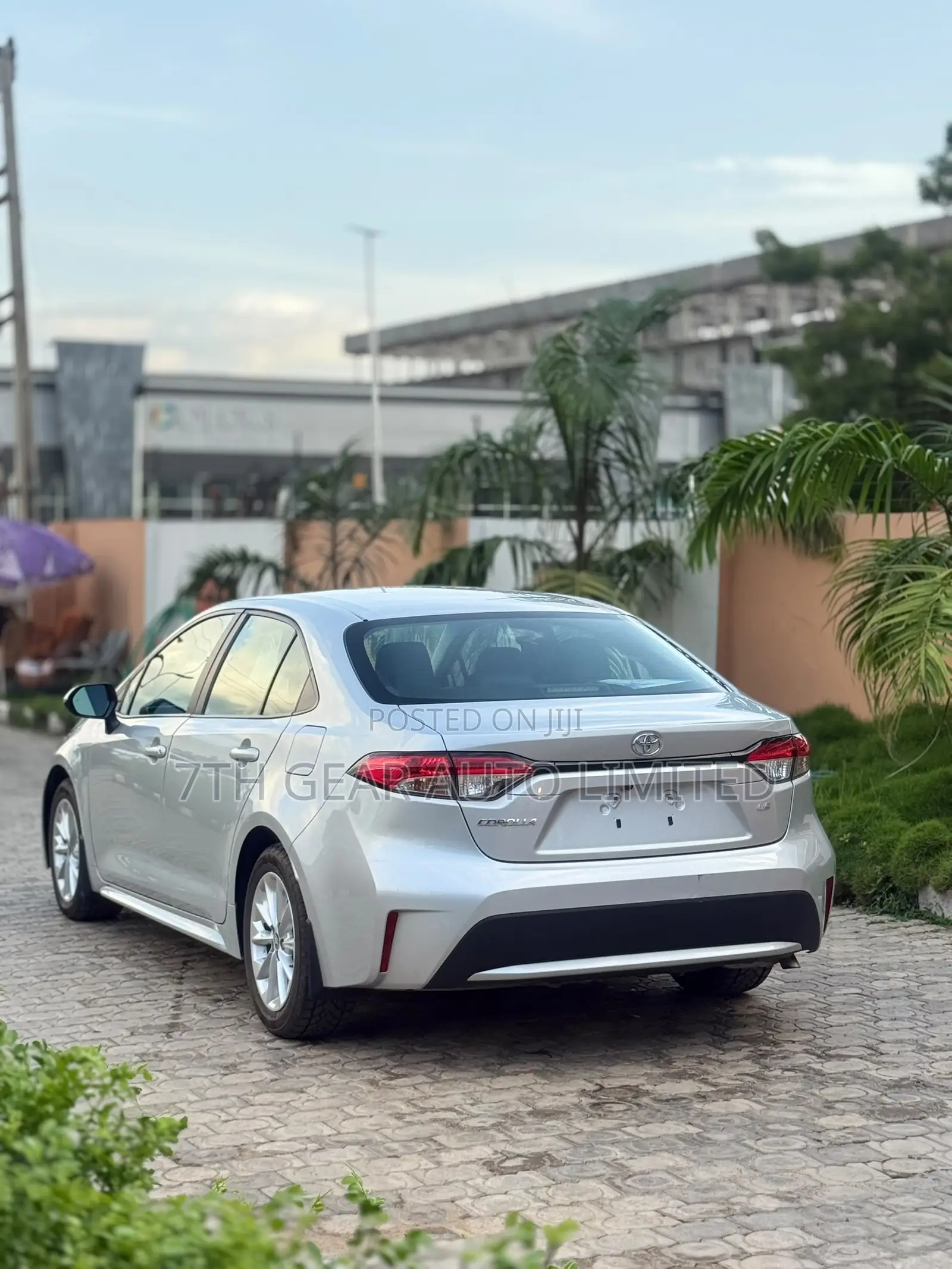 Toyota Corolla LE 2021 Silver