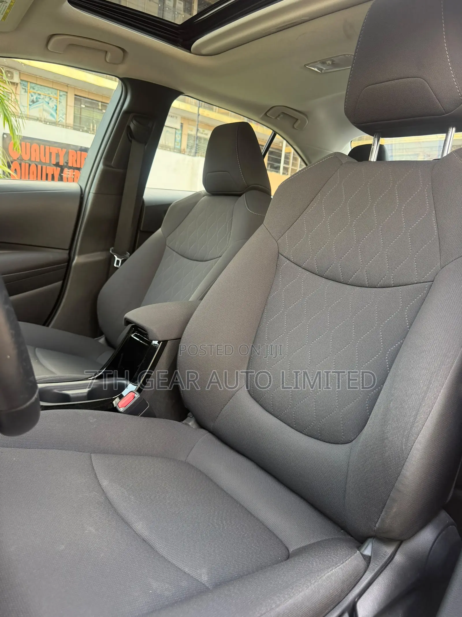 Toyota Corolla LE 2021 Silver