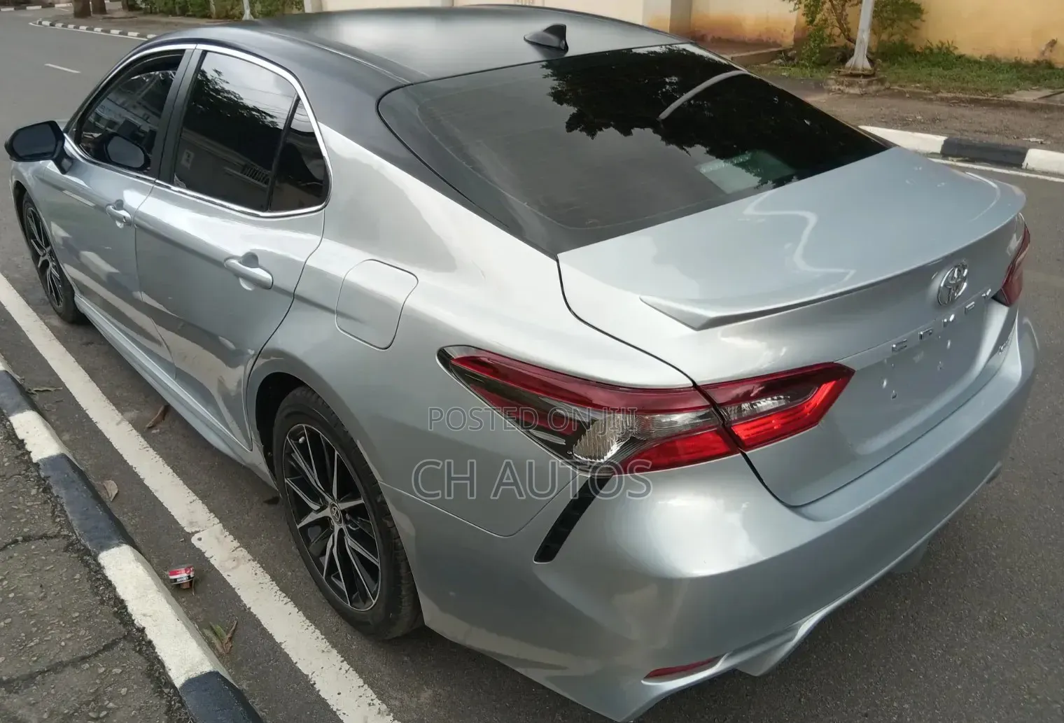 Toyota Camry SE 2022 Silver