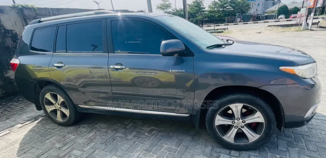 Toyota Highlander Limited 2012 Gray