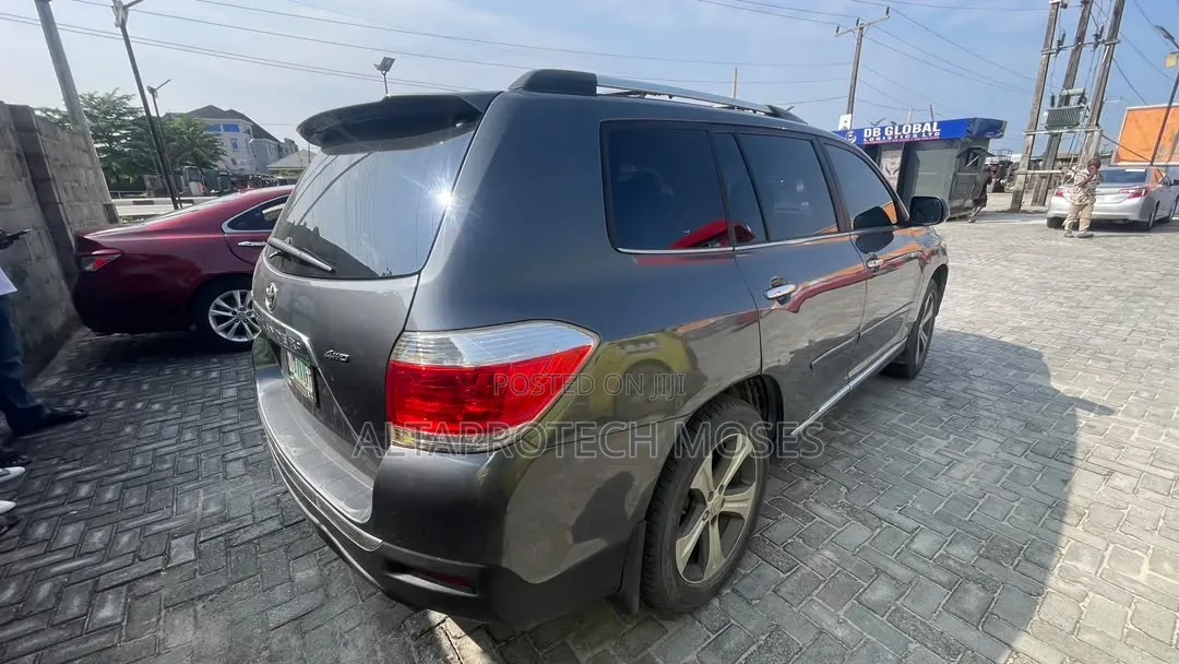Toyota Highlander Limited 2012 Gray