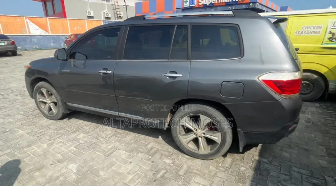 Toyota Highlander Limited 2012 Gray
