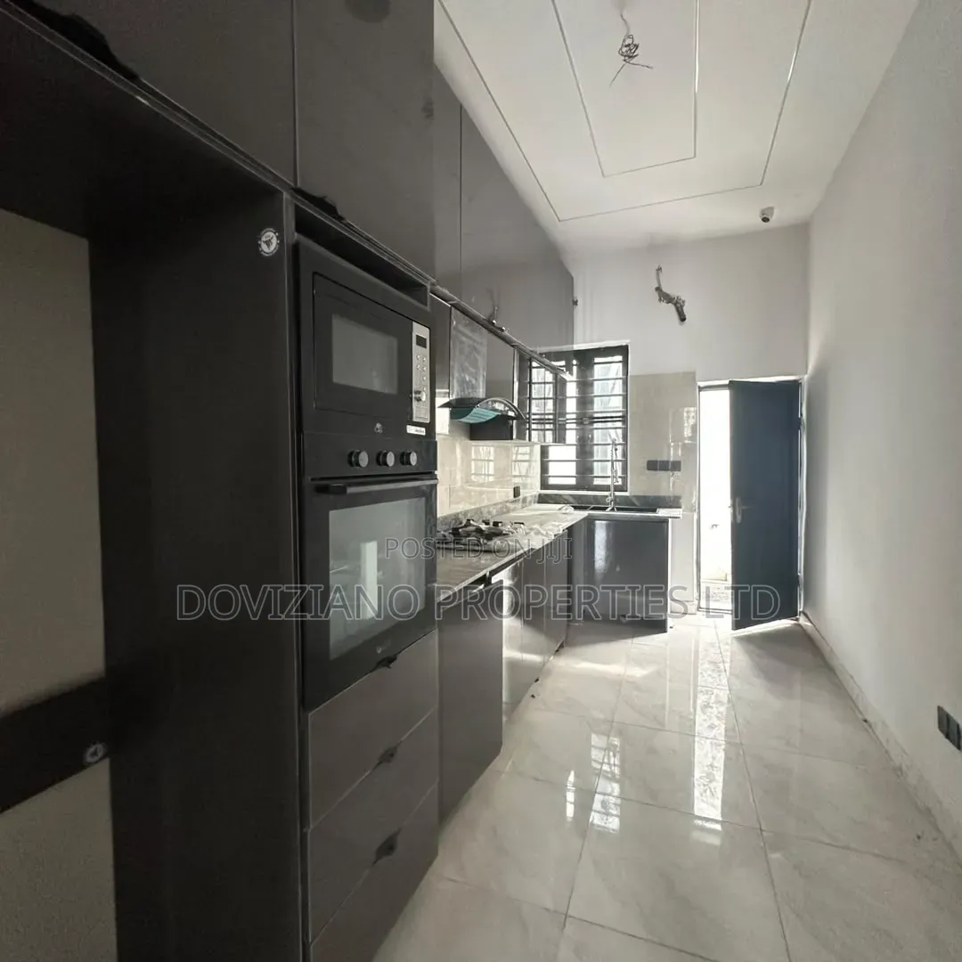 4bdrm Duplex in Ogombo for sale