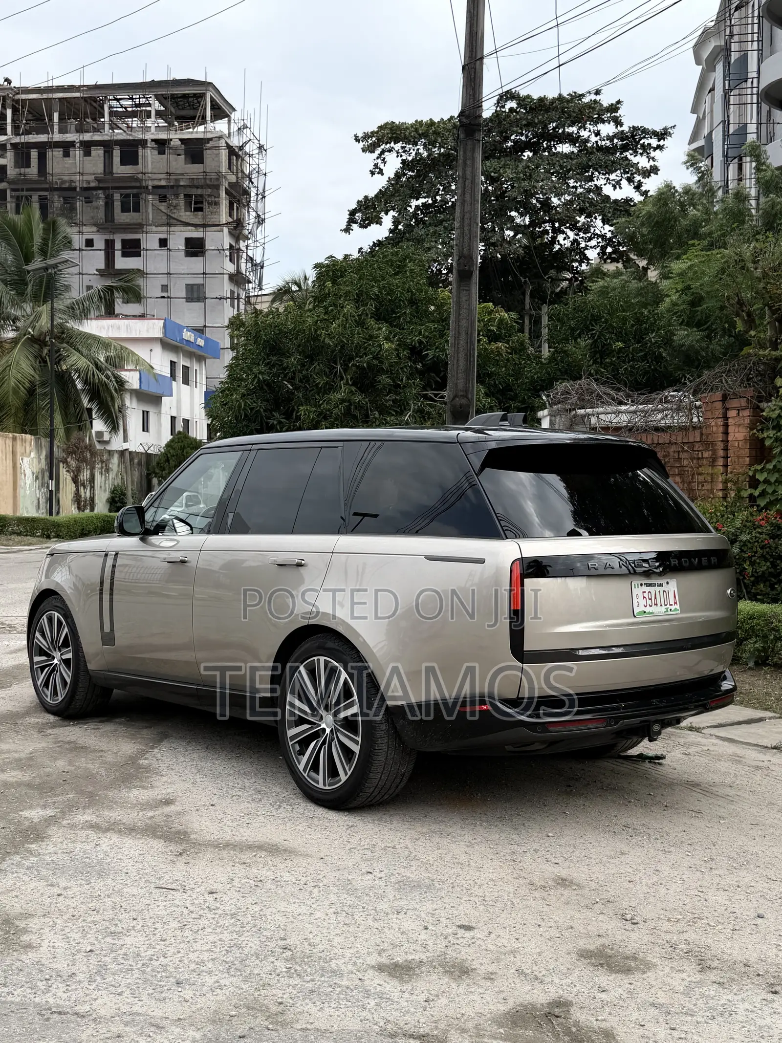 Land Rover Range Rover P400 SE SWB 2023 Gold