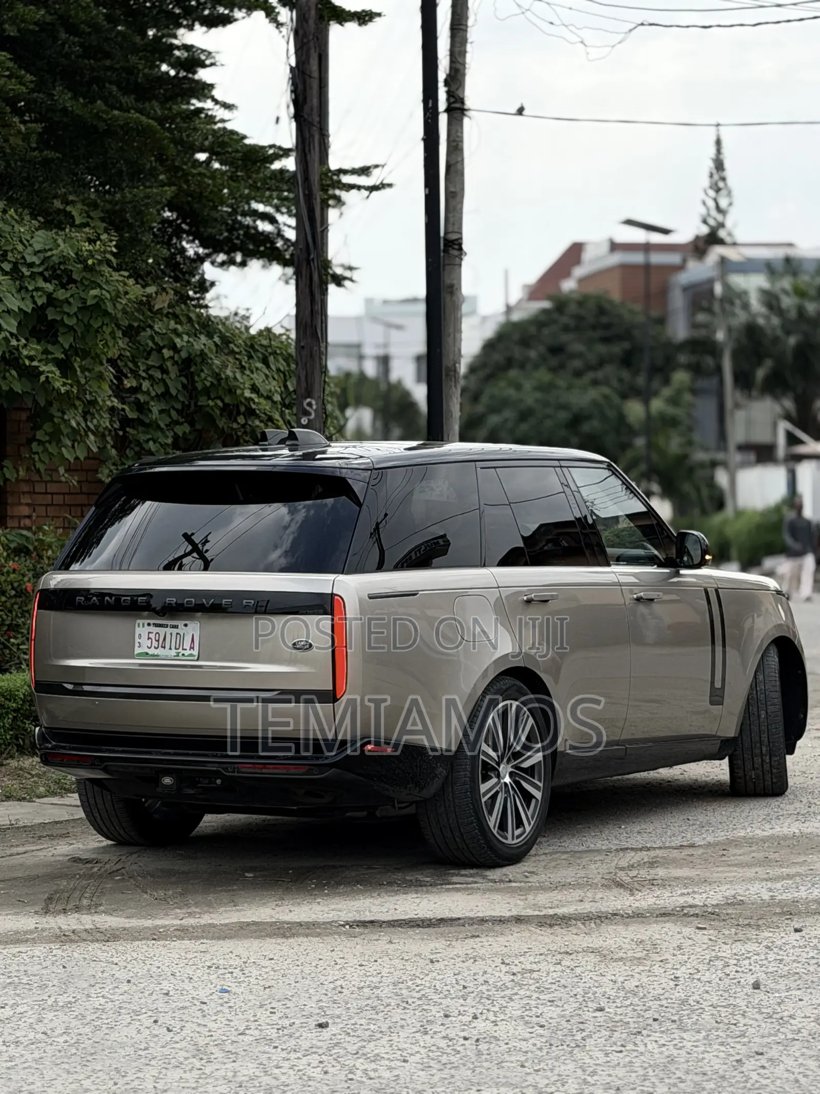 Land Rover Range Rover P400 SE SWB 2023 Gold