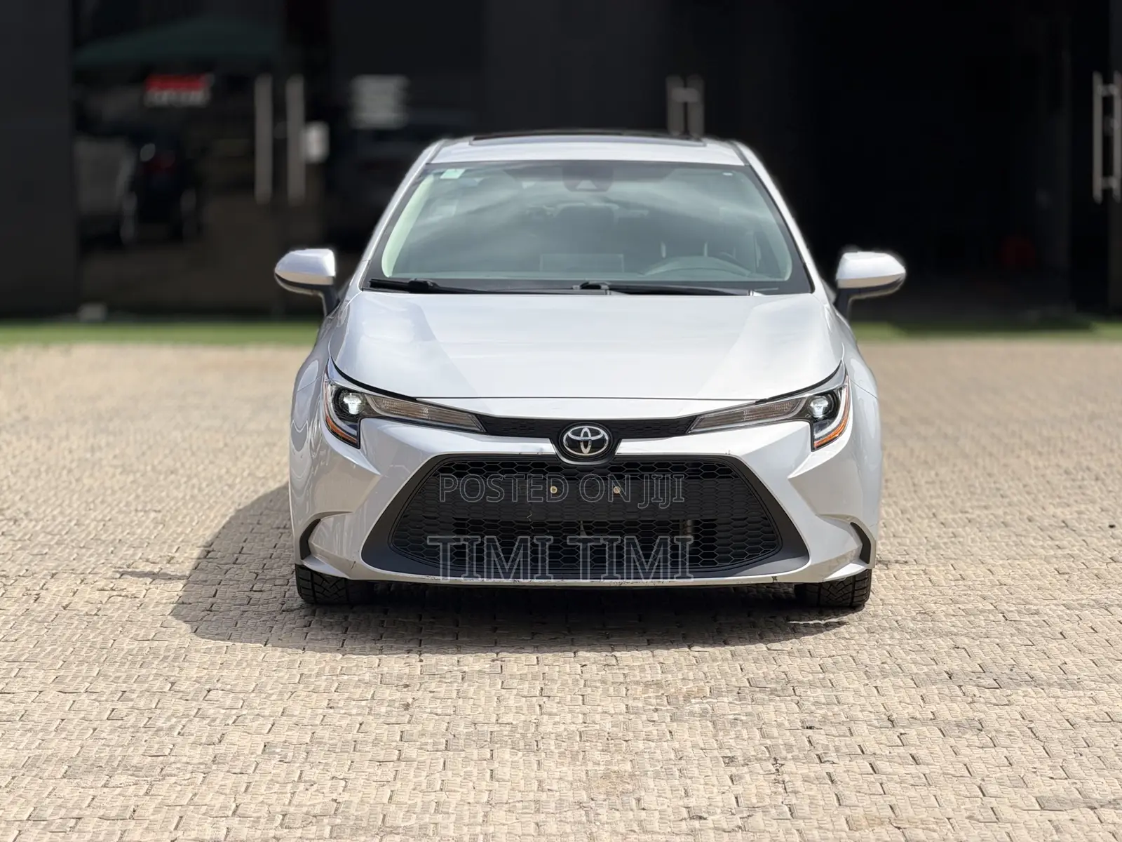 Toyota Corolla LE 2021 Silver