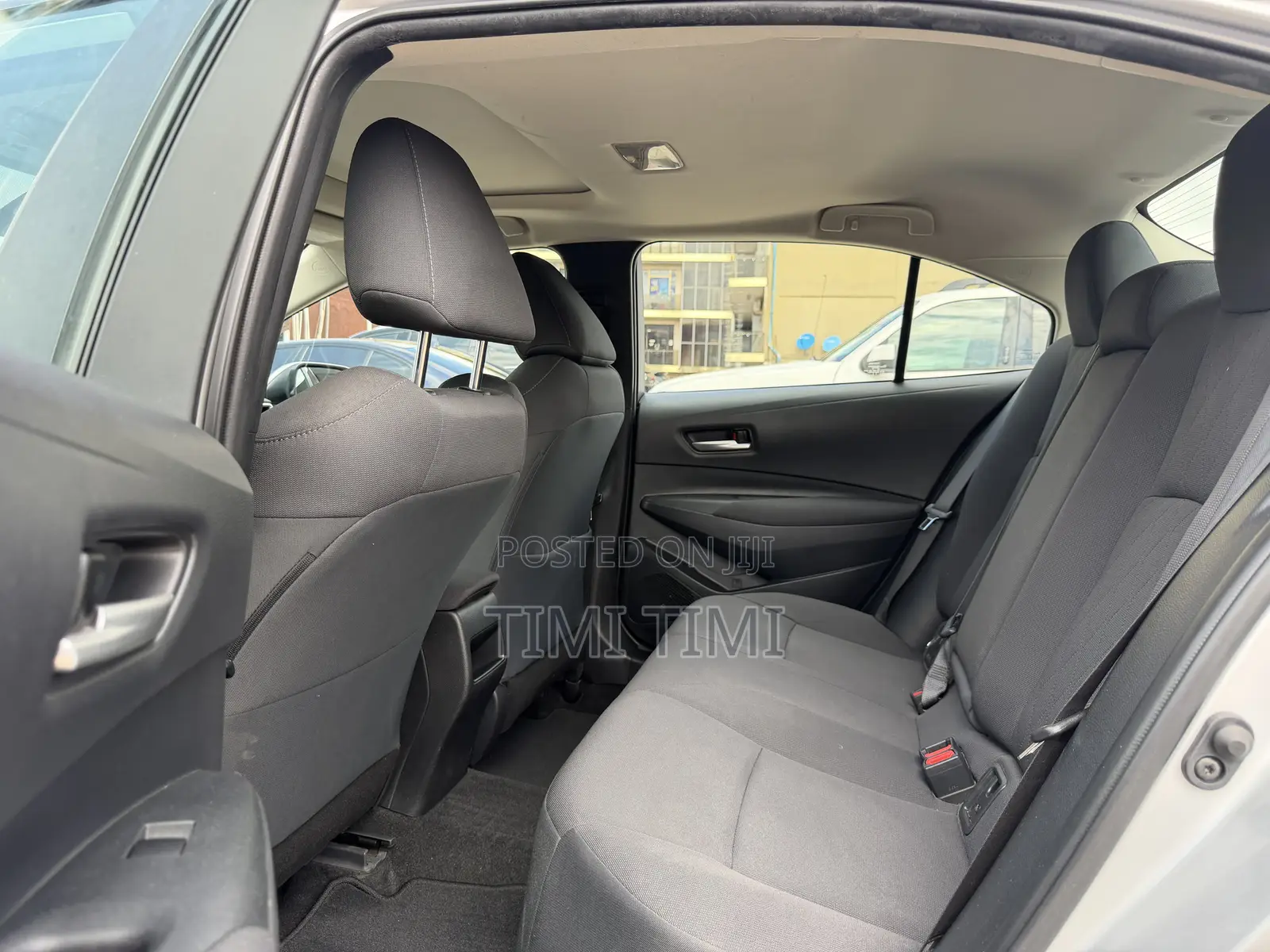 Toyota Corolla LE 2021 Silver