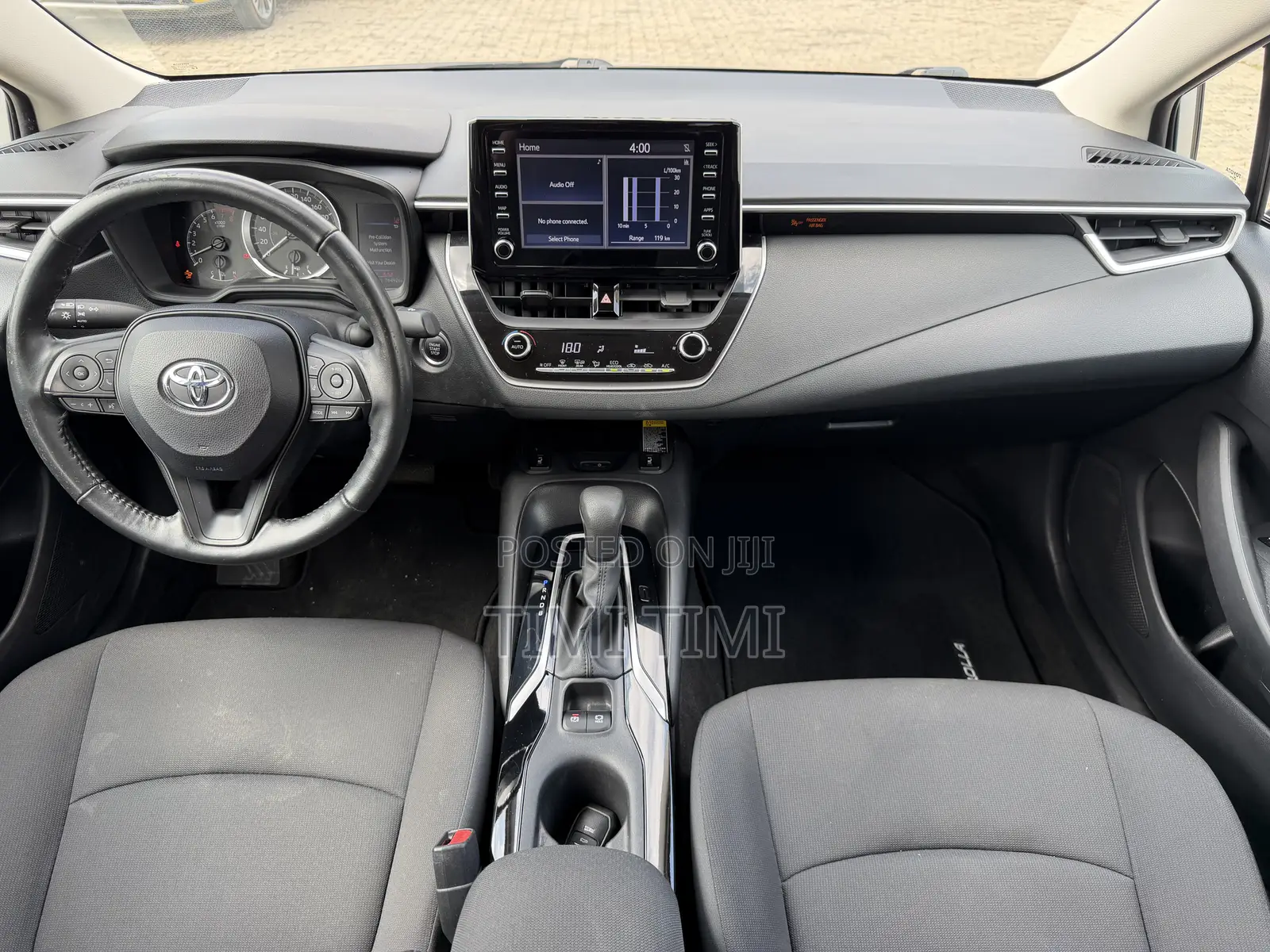 Toyota Corolla LE 2021 Silver