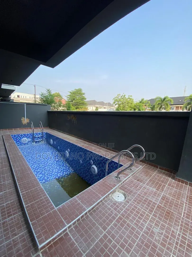2bdrm Apartment in Lekki Phase 1 for sale