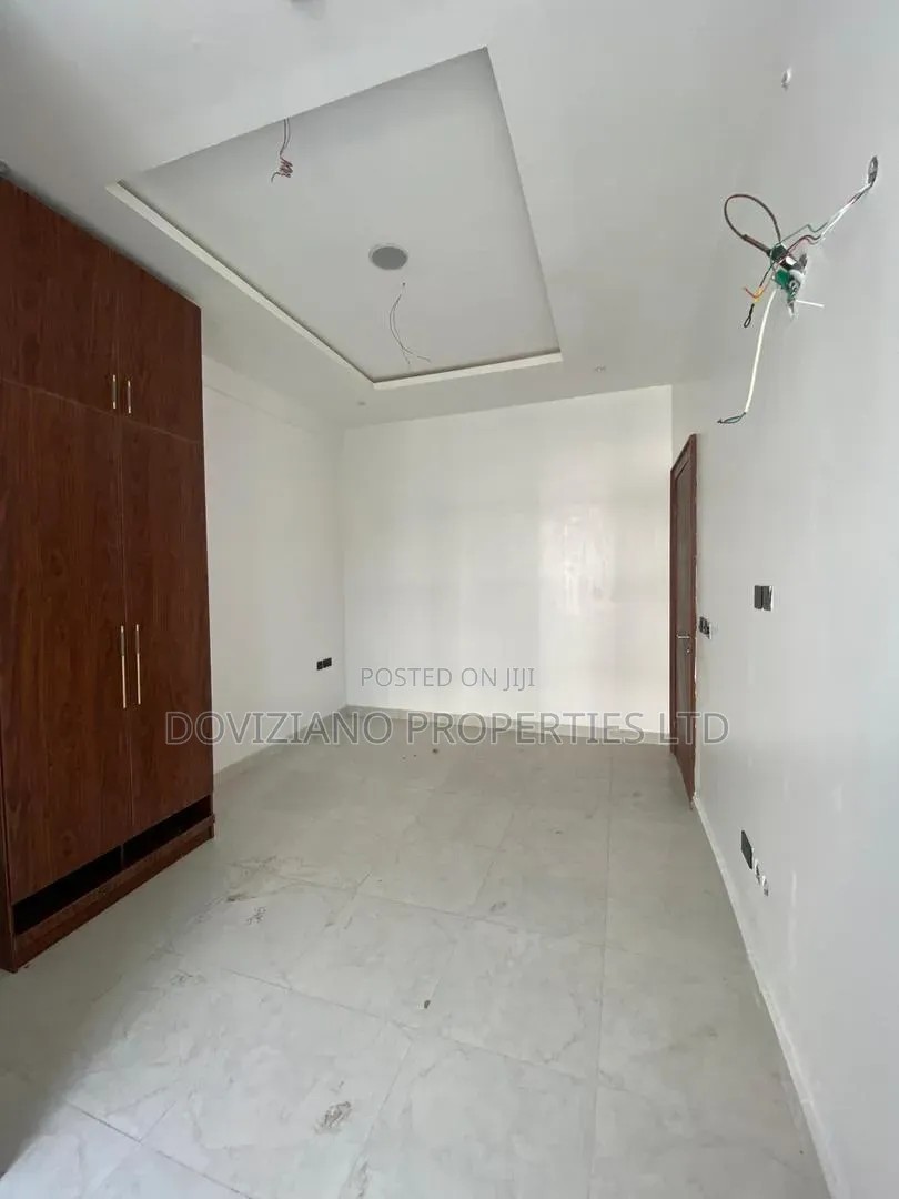 2bdrm Apartment in Lekki Phase 1 for sale