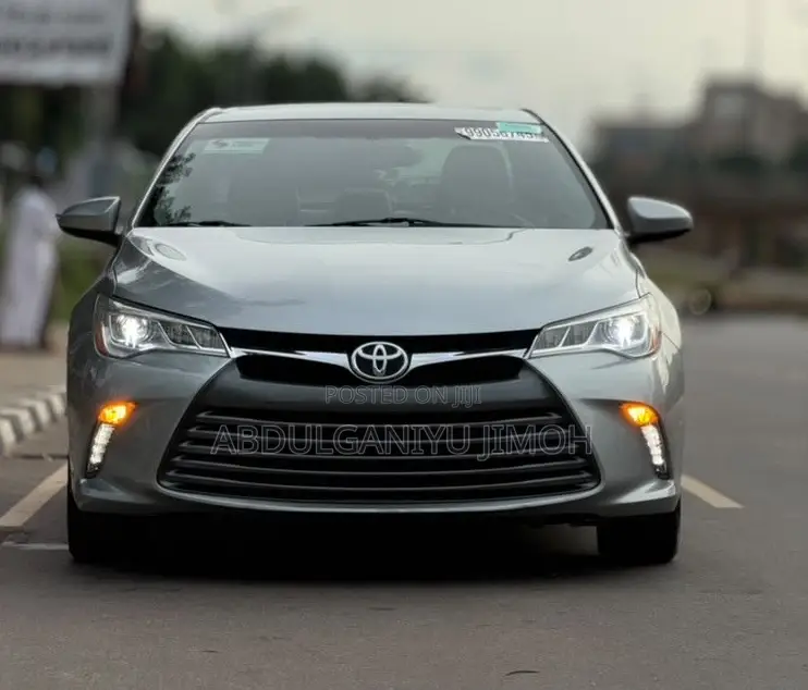 Toyota Camry XLE V6 4dr Sedan (3.6L 6cyl 6A) 2016 Silver
