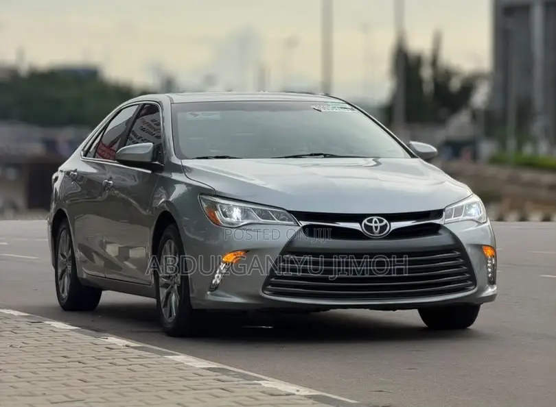 Toyota Camry XLE V6 4dr Sedan (3.6L 6cyl 6A) 2016 Silver