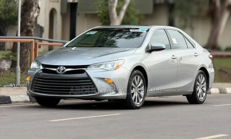 Toyota Camry XLE V6 4dr Sedan (3.6L 6cyl 6A) 2016 Silver