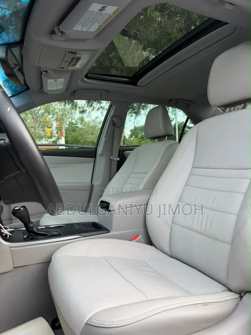 Toyota Camry XLE V6 4dr Sedan (3.6L 6cyl 6A) 2016 Silver