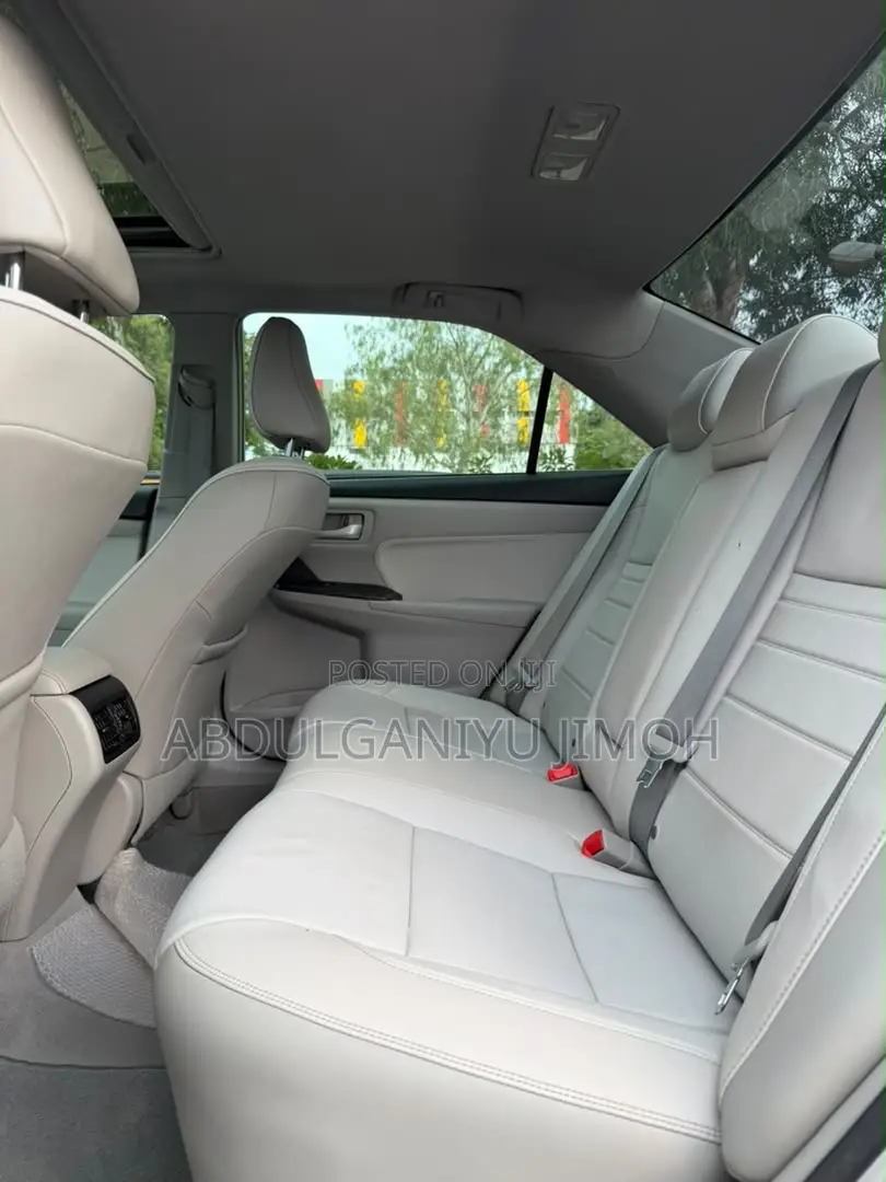 Toyota Camry XLE V6 4dr Sedan (3.6L 6cyl 6A) 2016 Silver