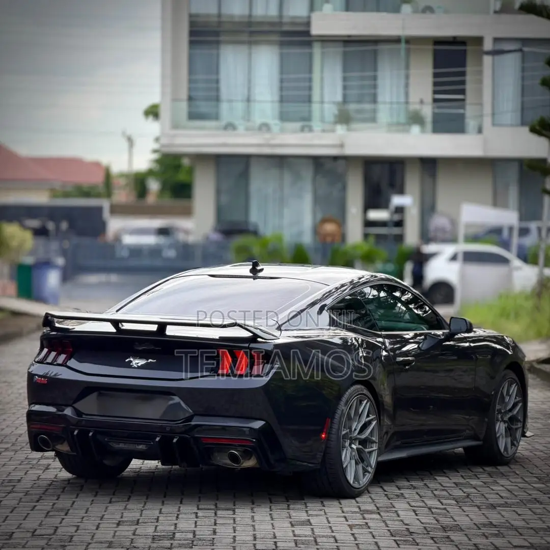 Ford Mustang EcoBoost Premium Fastback 2025 Black