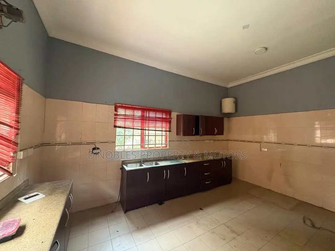4bdrm Townhouse / Terrace in Wuse 2 for rent