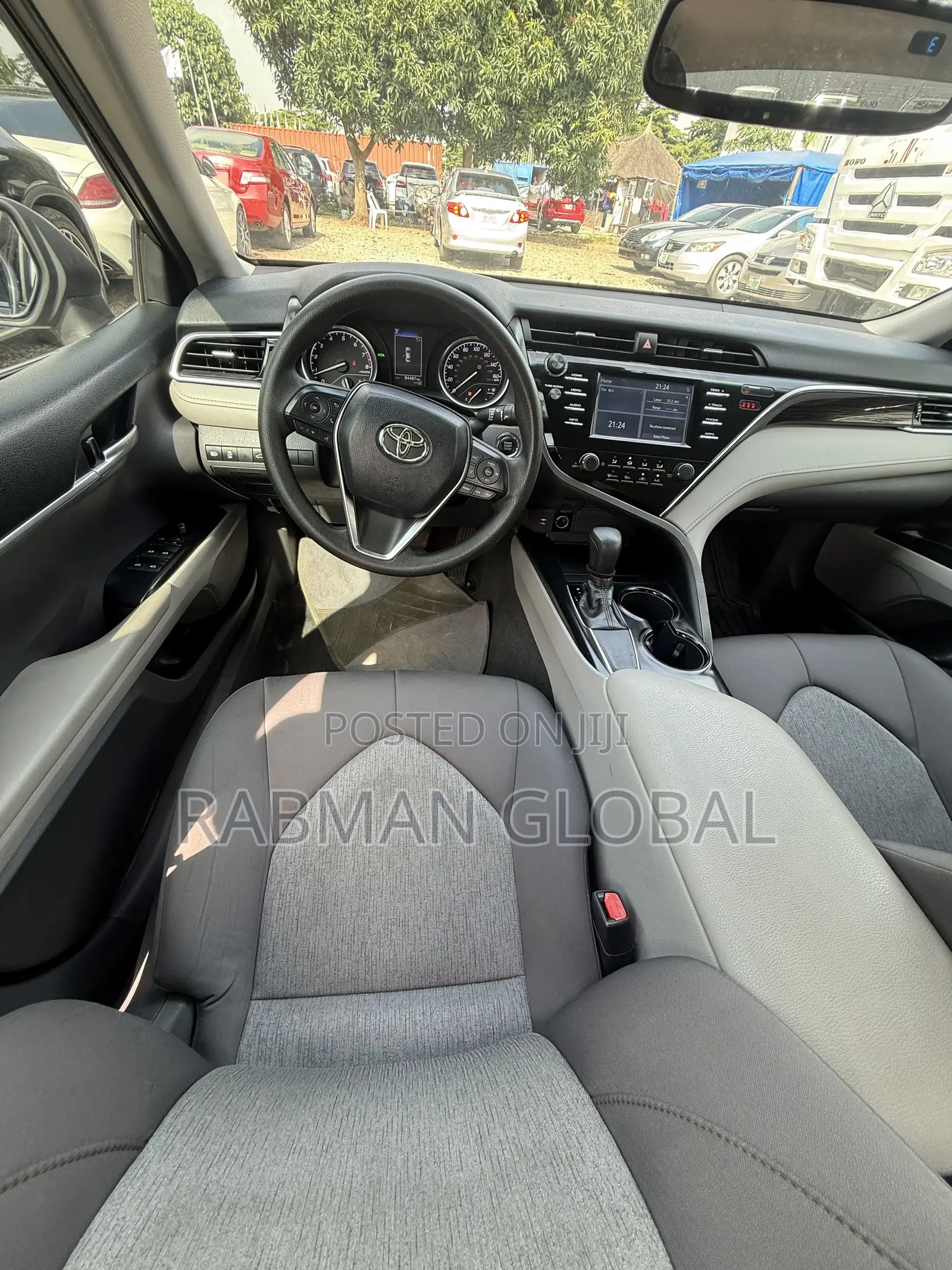 Toyota Camry LE FWD (2.5L 4cyl 8AM) 2018 Gray