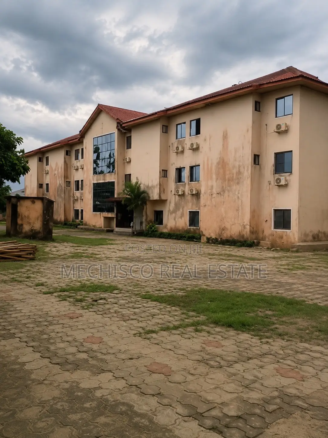 35Rooms 40Rooms Detached Hotel Buildings for Sale in Iwofe