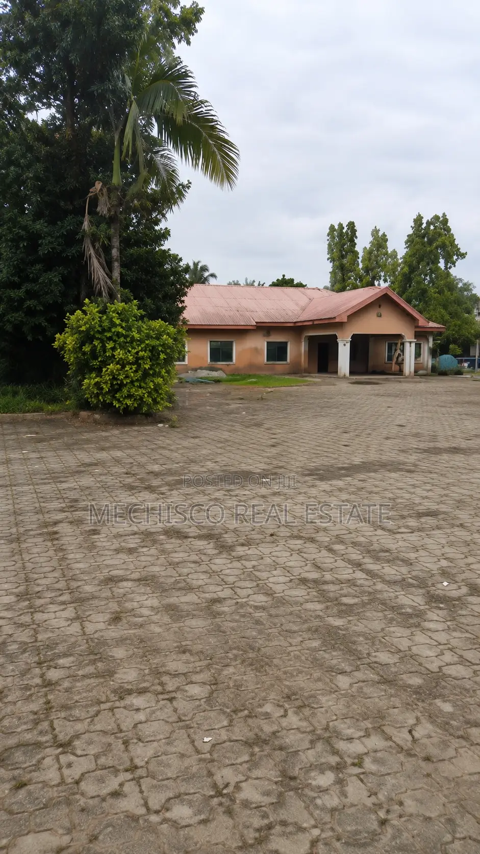 35Rooms 40Rooms Detached Hotel Buildings for Sale in Iwofe