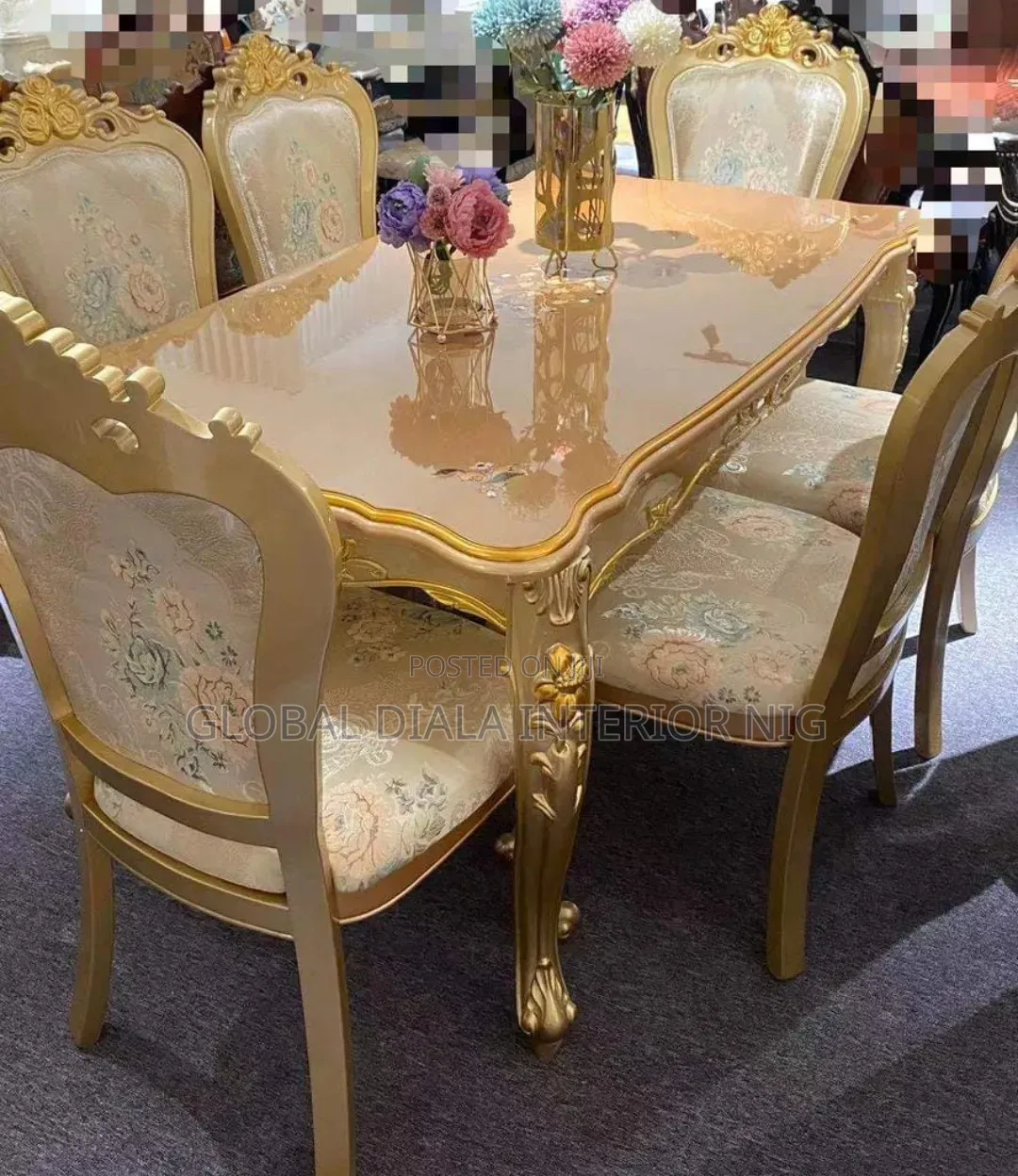 6-Sitter Royal Dining Set in Gold