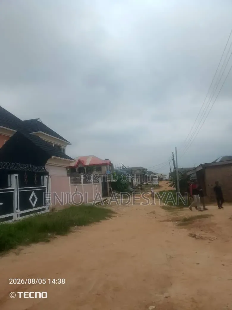 1bdrm Block of Flats in Igbolomu, Agric for rent