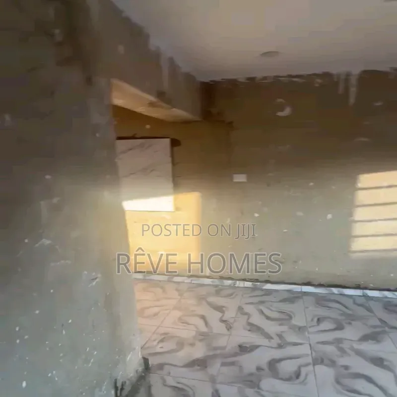 Mini Flat in Soluyi for rent
